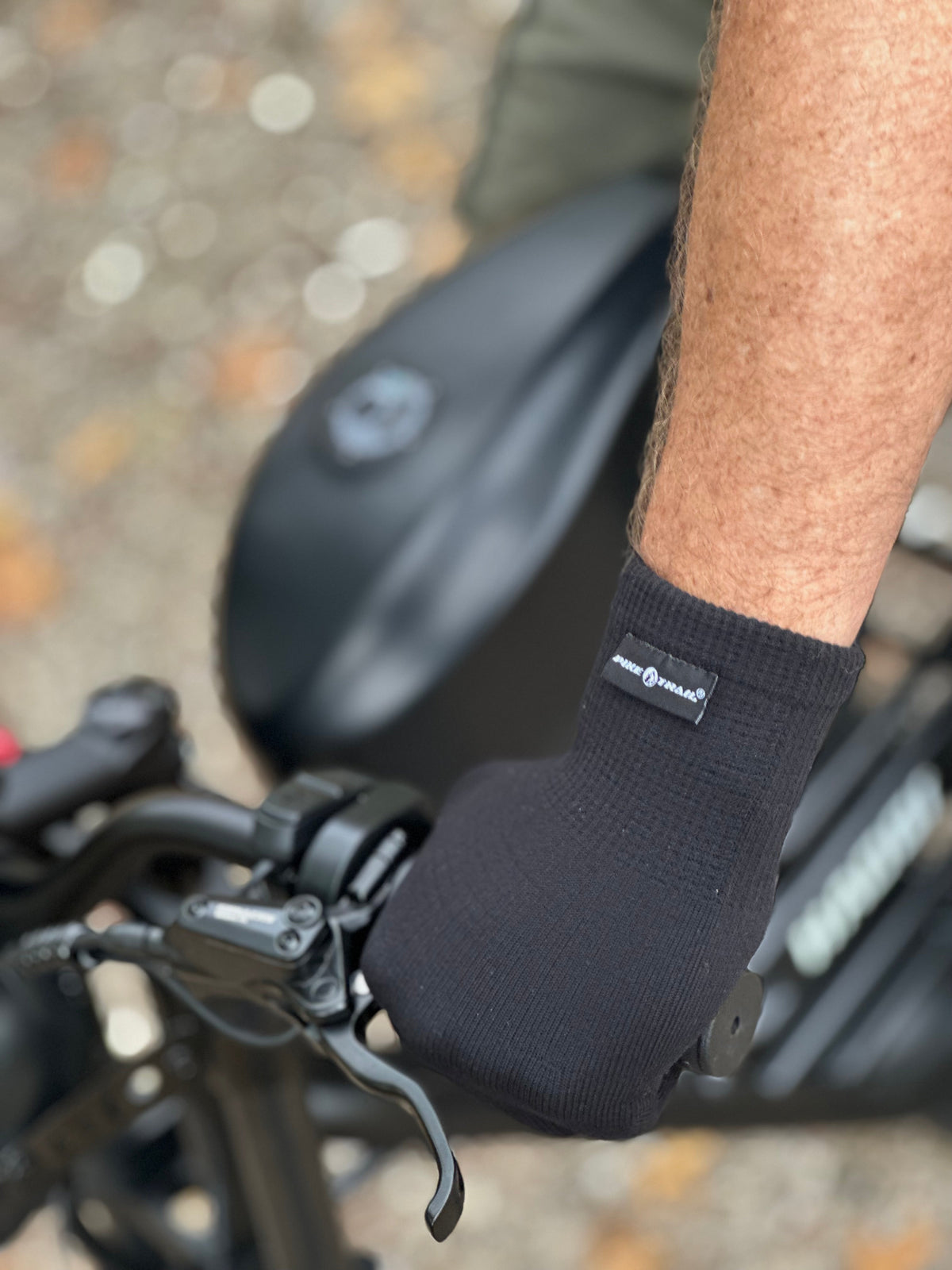 Pike Trail Water Resistance Seamless Gloves – Waterproof, Windproof & Touchscreen-Compatible Outdoor Gloves