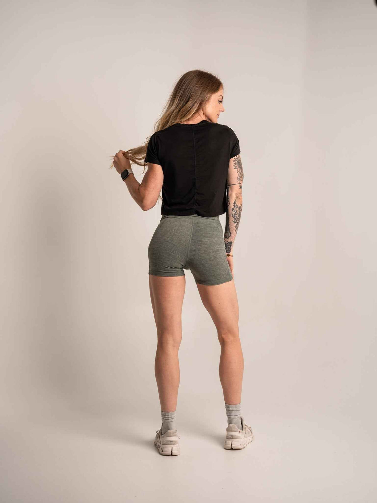 Alpha Country WOMEN'S | ENCORE CROP TEE : BLACK