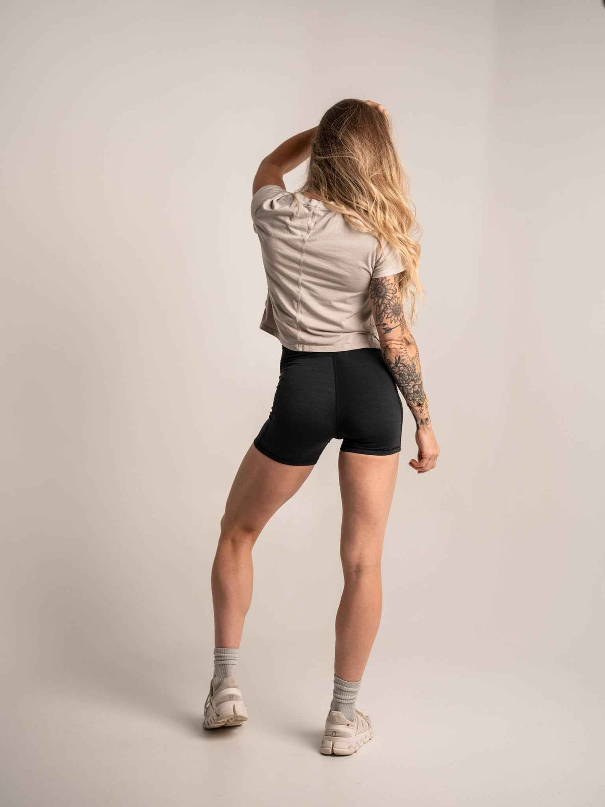 Alpha Country WOMEN'S | ENCORE CROP TEE : BONE
