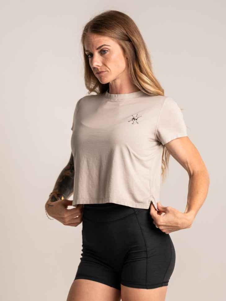 Alpha Country WOMEN'S | ENCORE CROP TEE : BONE