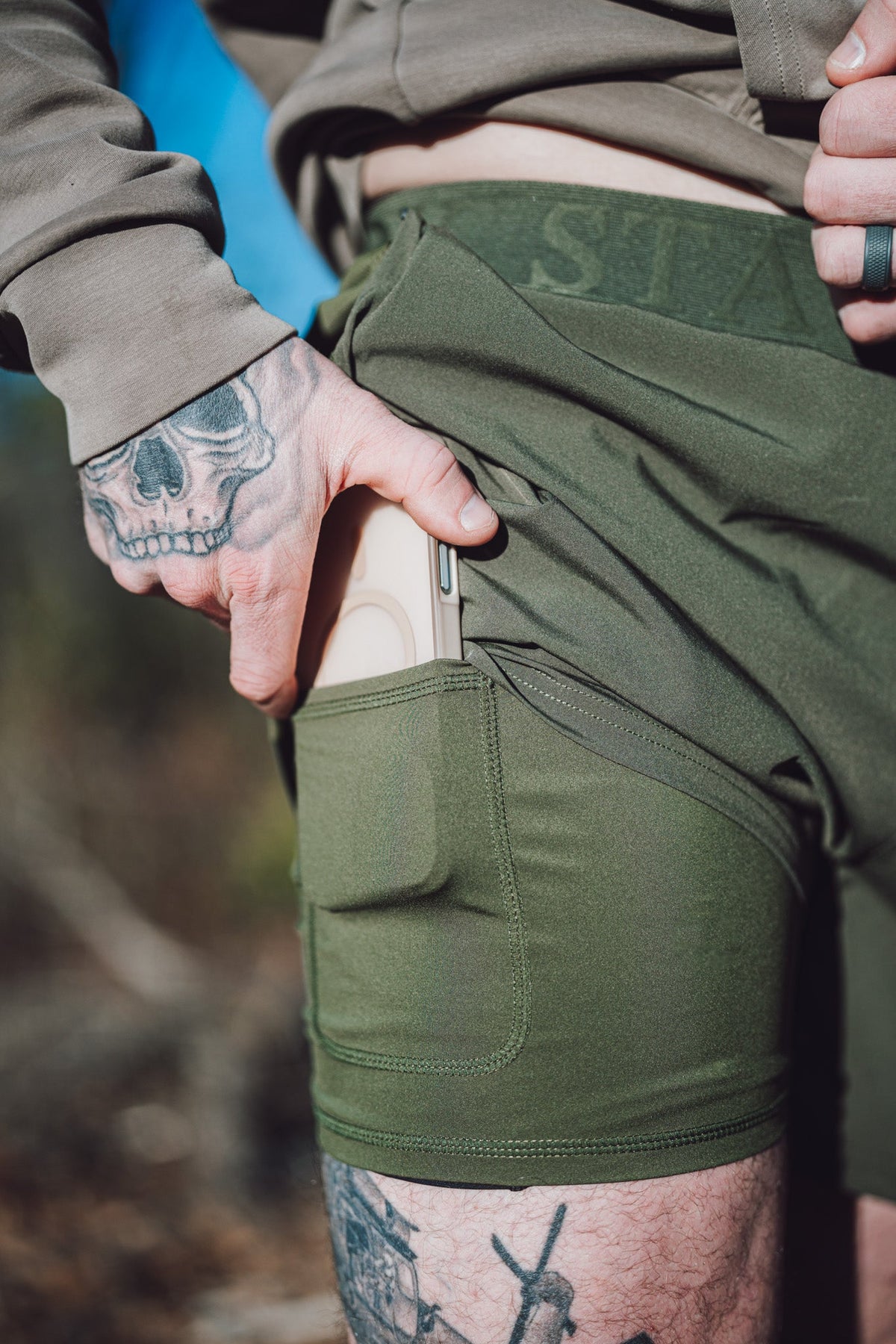 Alpha Country MEN'S | MOTTO SHORT : JUNGLE MOSS