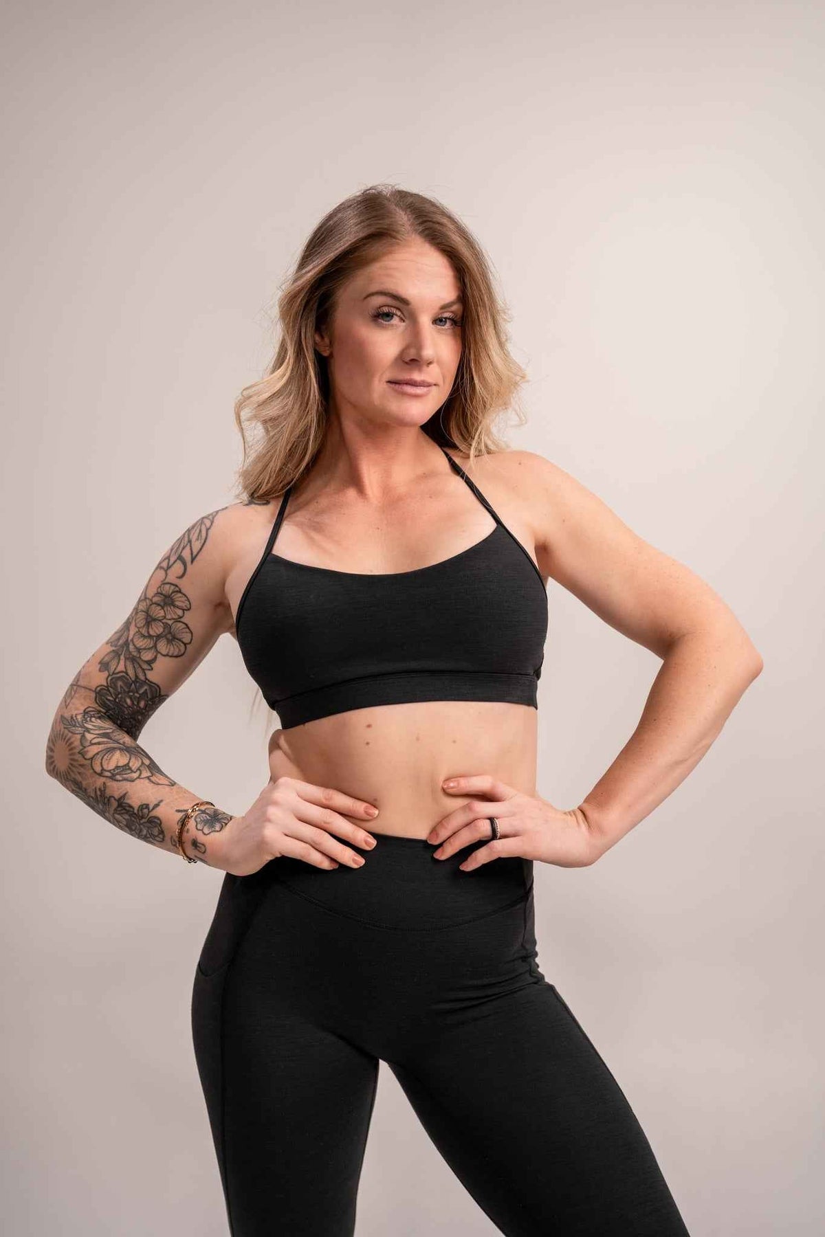 Alpha Country WOMEN'S | DEBUT SPORTS BRA : BLACK