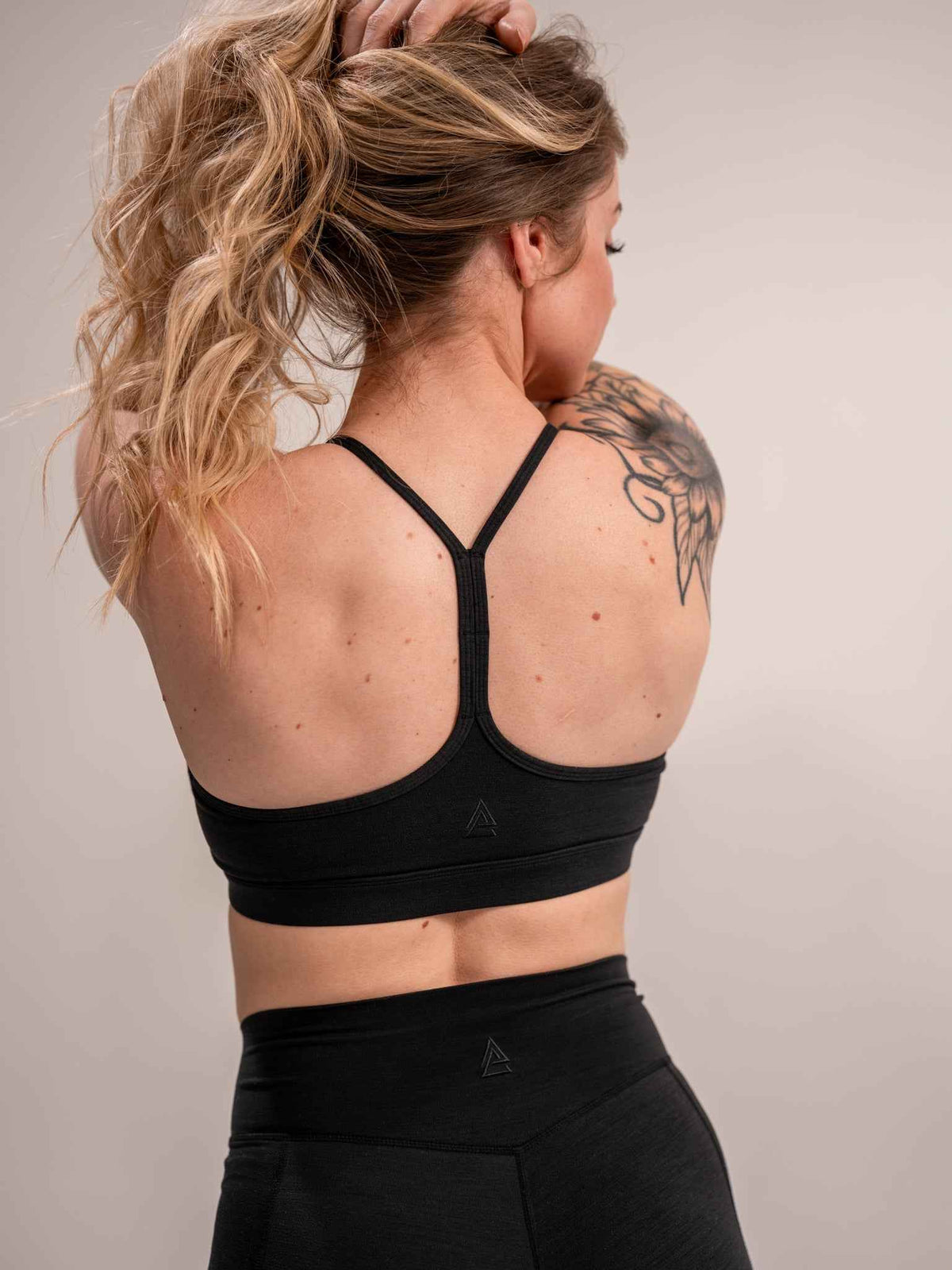 Alpha Country WOMEN'S | DEBUT SPORTS BRA : BLACK