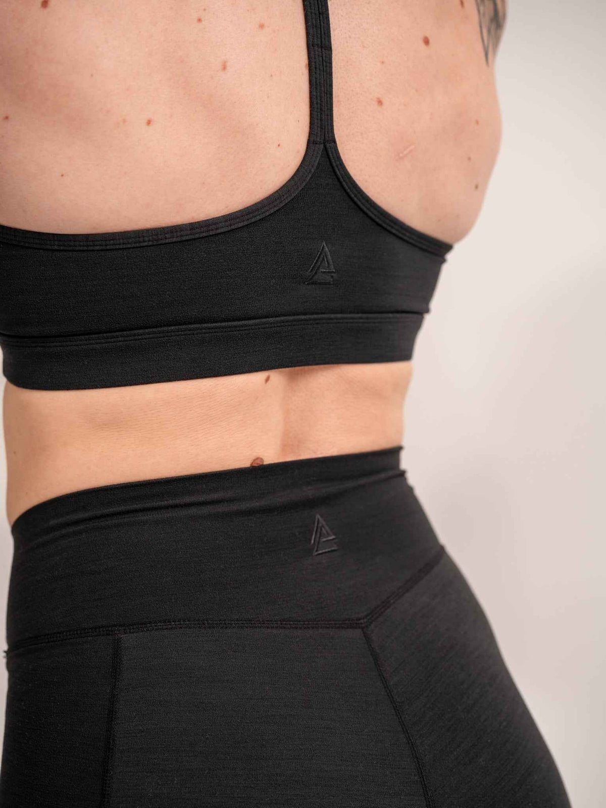 Alpha Country WOMEN'S | DEBUT SPORTS BRA : BLACK