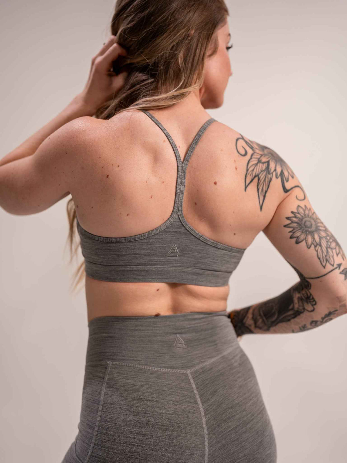 Alpha Country WOMEN'S | DEBUT SPORTS BRA : GRAY