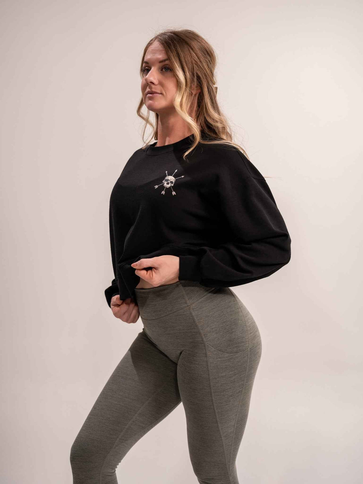Alpha Country WOMEN'S |  ROUSE PULLOVER : BLACK