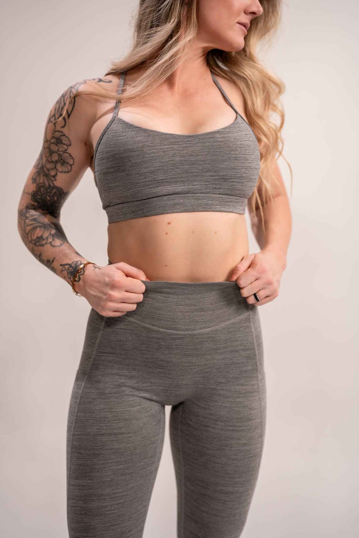 Alpha Country WOMEN'S | DEBUT SPORTS BRA : GRAY